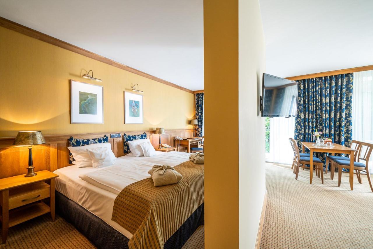 Waldhotel Tannenhaeuschen 베젤 외부 사진